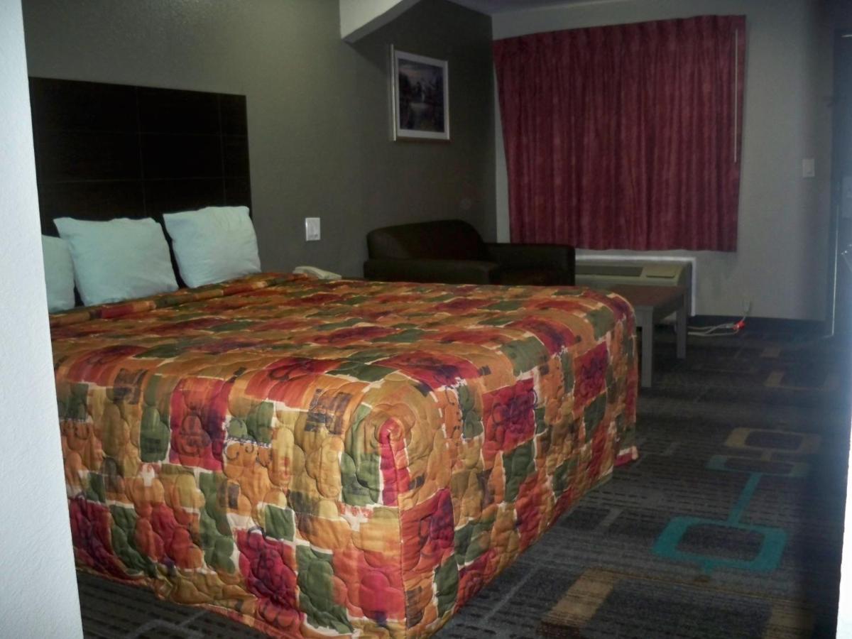 Scottish Inn And Suites Beaumont Esterno foto