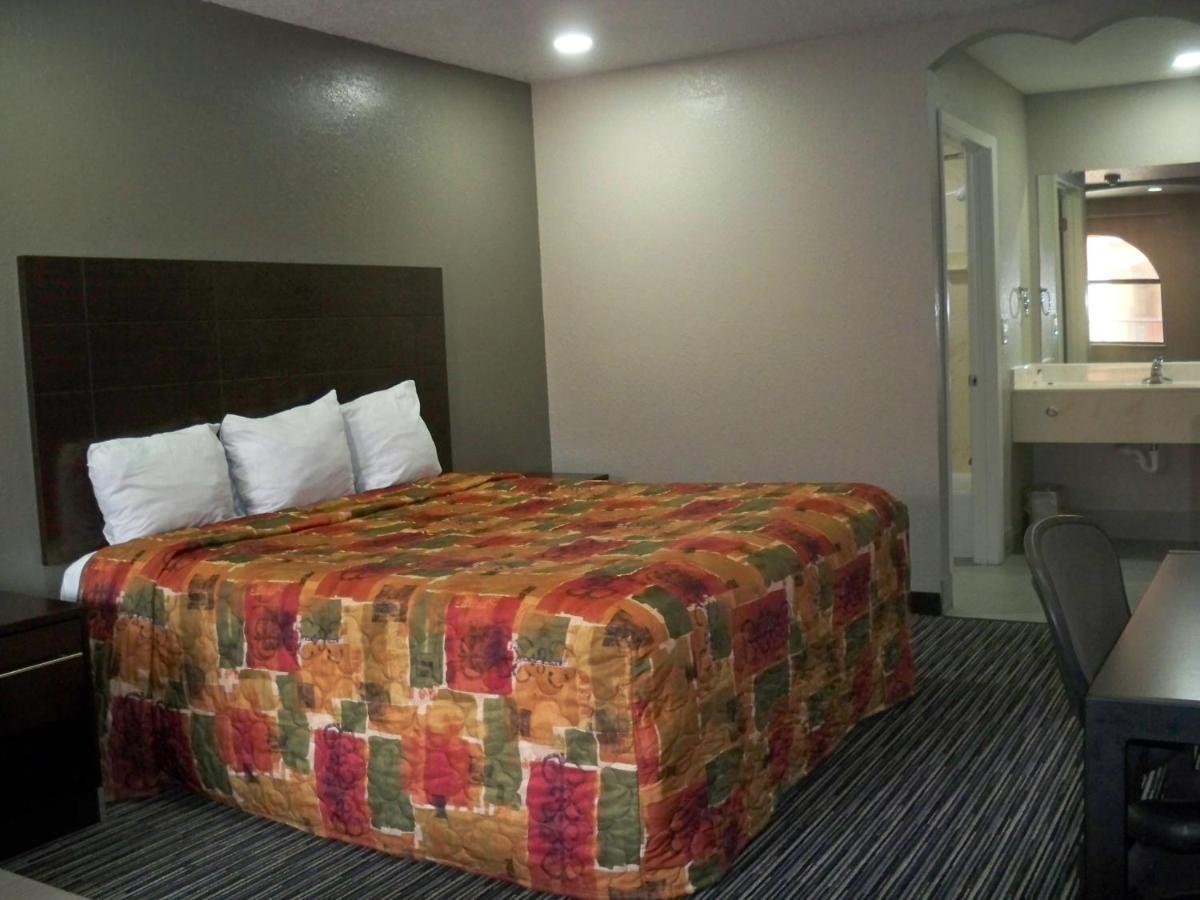 Scottish Inn And Suites Beaumont Esterno foto